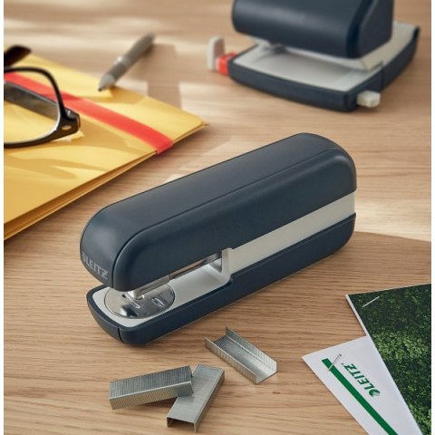 Zszywacz Leitz Cosy, szary, 30 kartek, 10 lat gwarancji 55670089 .